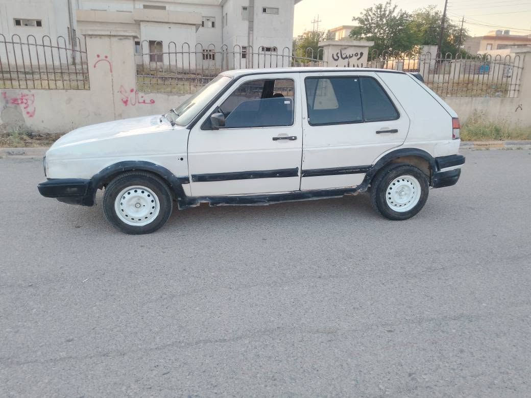 گۆڵف بۆفرۆشتن مۆدێل 1991ئارم پلاستیکی هەولێرە گێرومەکینەی بەشەرتە مەکینە جیتای 5بزمارە 6گێرە گێرومەکینەی بەشەرتی فیتەرەفرۆشم هەتابڵێی مەزبوتو بێعەیبە سەیارەکە هەمو کارەبای ئیشەکات چوارتایەی لۆکی بۆ بەسراوە  موسوبراوەشی بەشەرتە نرخ 10 ژم *********** السليمانية, العراق

