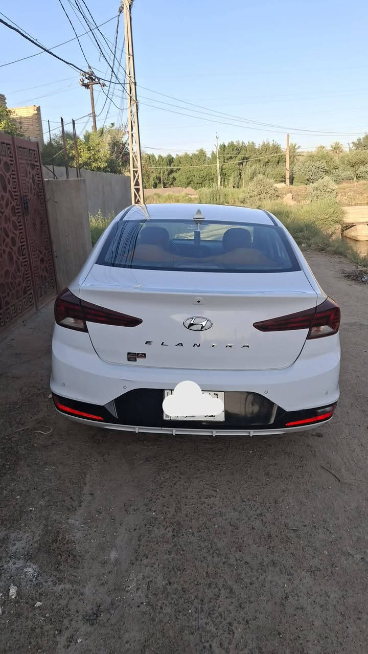 سلام عليكم النترا موديل 20 خليجي سياره بيه طخه موثق فيديو مع الصور شوف العين
رقم بغداد فول مواصفات 
المكان كربلاء 
السعر ١٥٥ وبيها مجال 
باقي 
التفاصيل 
***********
