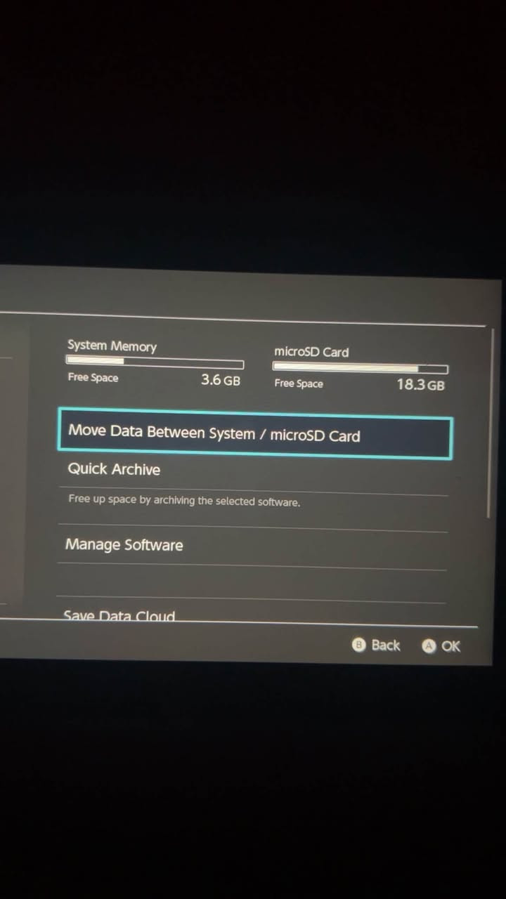 السلام عليكم شباب.. للبيع جهاز Nintendo Switch V2 النسخة المطورة (الي تجي ببطارية أقوى وأداء أفضل بمرتين من النسخة العادية). الجهاز غني عن التعريف، نظيف جداً جداً وبحالة ممتازة (أخو الجديد)، استعمال حشيم وما بيه أي شخط أو عيب، وشغال ومفحوص 100%.
أبرز مواصفات ومميزات الجهاز:
 التعديل الاحترافي: الجهاز معدل كاستم كامل (نظام Hekate الاحترافي)، يعني مكرك وجاهز تنزل عليه أي لعبة تنزل بالسوق مجاناً وبدون ما تدفع ولا دينار! وداعاً لأسعار الألعاب الغالية.
 الذاكرة والألعاب: وياه رام ساندسك (SanDisk) أصلي وسريع جداً بنقل البيانات، والجهاز حالياً متروس ومحمل بأقوى وأحدث الألعاب العالمية المشهورة الي تلعبها فوراً أول ما تستلم الجهاز، ومنها:
 اللعبة المنتظرة والمطلوبة EA Sports FC 26 
 سلسلة ألعاب ماريو الكاملة (Mario Odyssey, Super Mario Bros. Wonder, Mario Tennis Aces) 
 اللعبة الأسطورية Minecraft 
 الثلاثية الشهيرة GTA III 
 لعبة القطة المحبوبة Stray 
 ألعاب قوية ثانية مثل Sniper Elite 4 و Inside و Silksong وغيرها هواي!
 الملحقات: الجهاز يجي بكامل غراضه وملحقاته الأصلية ويا كارتونه النظيف (الدوك، الشاحن الأصلي، الجوي كونز).
ملاحظة: الجهاز كامل مكمل ومفحوص ومنزل عليه كلشي، يعني مال وناسة تاخذه وتلعب فوراً مابيه أي مصاريف إضافية. لقطة حقيقية للي يدور نظافة وراحة بال.
 [مراوس بـ ايباد ايفون]
 المكان: البصرة - الطويسة
 للتواصل والاستفسار: المراسلة على الخاص أو الاتصال على [***********]

