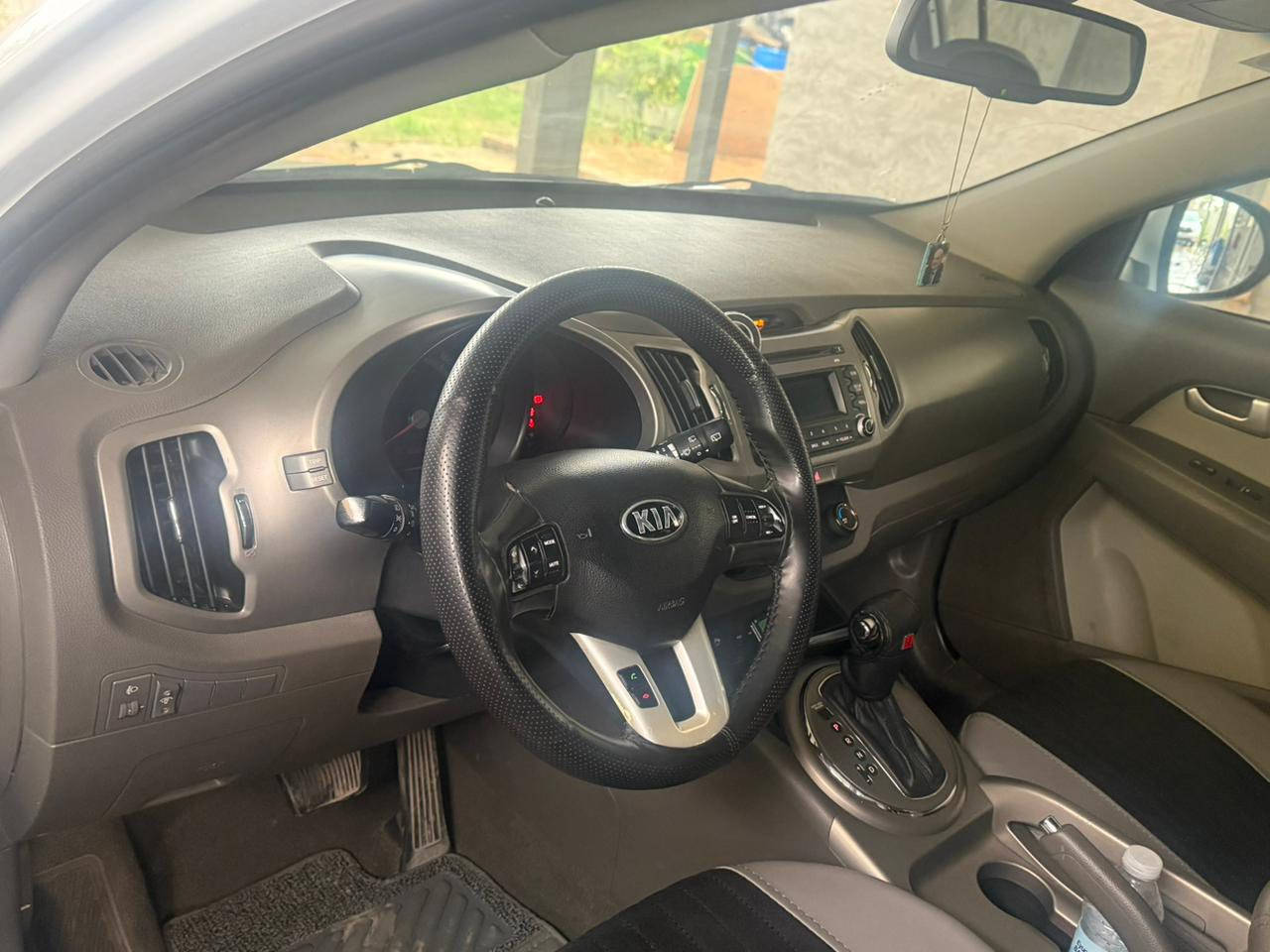 تحيه طيبه 
للبيع فقط سبورتج 2015 خليجي رقم جديد هزه جديده سنويه باسمي  بدون تبديل كير محرك كفاله تبريد تخم تاير  تبريد بطاريه صدر امامي خلفي  كله جديد  دوشمه درجه اولى  بيه فقط بارد قليل وصبغ اسفل البابتين العكس السائق  ماشيه 145 مكاني بغداد المنصور خلف مول المنصور  &السعر 145 وبيه مجال 
***********
