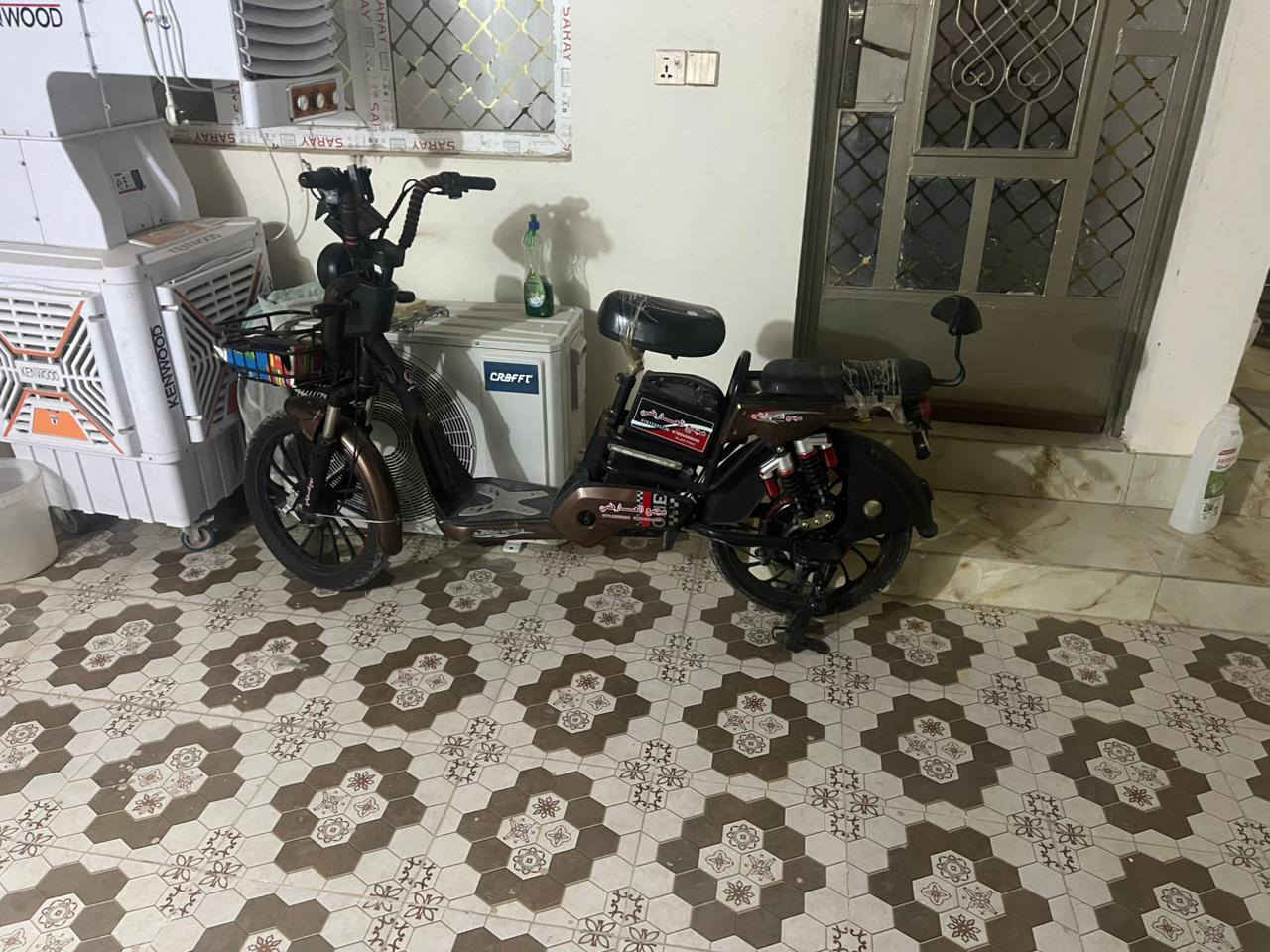 باسكل شحن للبيع محتاج ودابيعة رايدة اب 200 نضيف وبطارياتة متوسطة الشراي يجي خاص لو يتصل على هاذ الرقم *********** العنوان حي الشرطة
