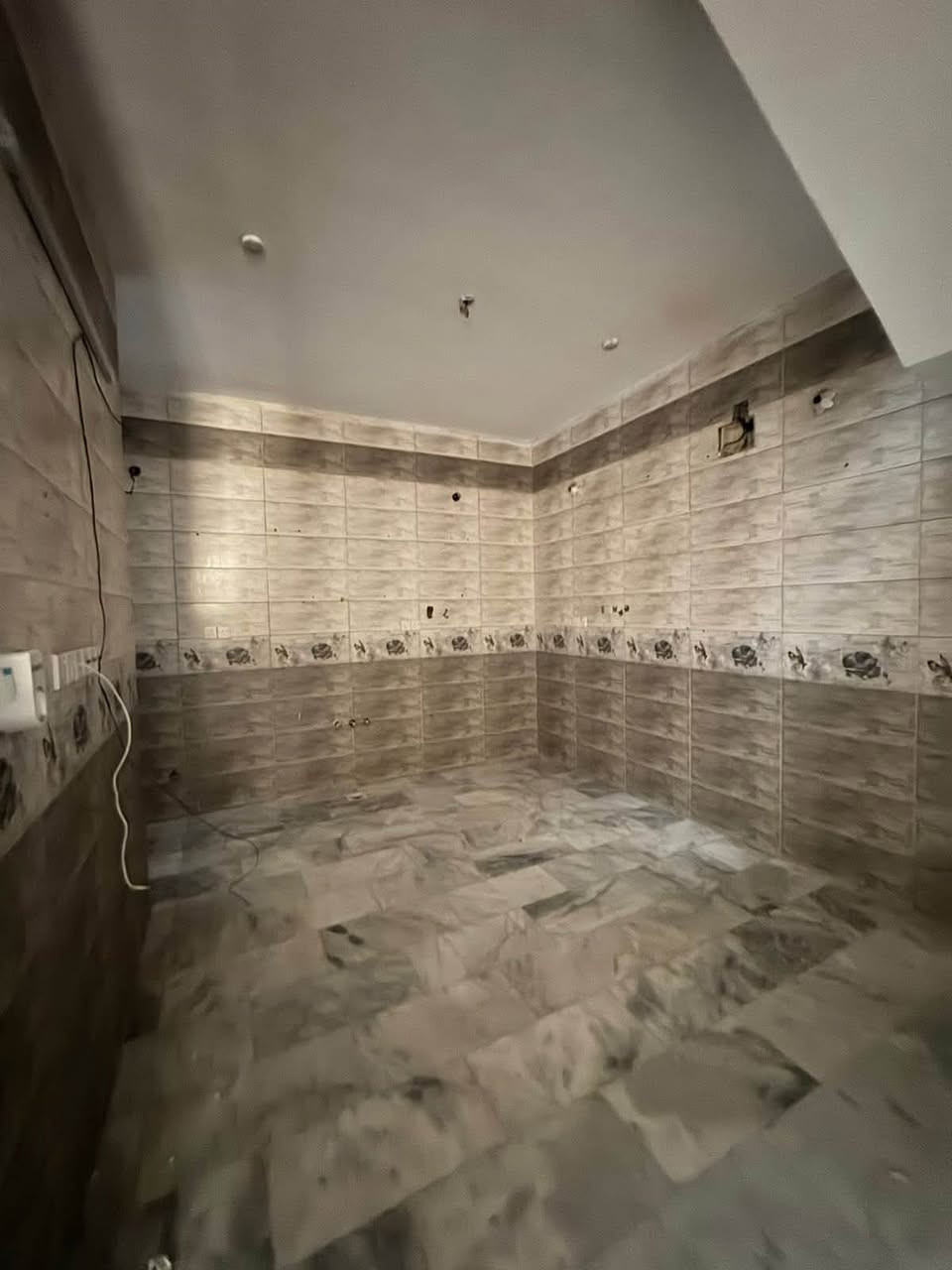 �✨ للإيجار في السيدية – بيت راقي ومميز ✨🏡
🌟 بيت بمساحة 50م
🛏️ يتكون من:
✅ 2 غرف نوم
✅ صالة واسعة
✅ مطبخ مرتب
✅ خدمات متكاملة

💰 السعر: 800 ألف دينار عراقي
📞 للاستفسار والحجز:
مكتب حلم عقاري للوساطة العقارية
📱***********
