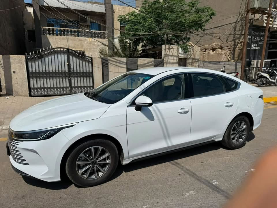 *للبيع*
سيارة BYD دستروي موديل 2025 ) – استعمال خفيف جداً

* شاشة قلاب

* تشغيل بصمة + كارت

* ماشيه:

    * 7,000 كم على الشحن

    * 11,500 كم على البنزين

* شاحنة أضافية مع الشاحن الأصلي نوع E-arth (جديدة وغير مستخدمة)

* السيارة نظيفة جداً

🔹 ملاحظة:

بيها رصعة خفيفة من الجانب الأيسر، 

وكما موضحة بالصور

📍 الموقع: بغداد

🚘 رقم السيارة: بغداد

🚦 تحويل ثاني يوم

💰 السعر: 19.600

رقم ***********

