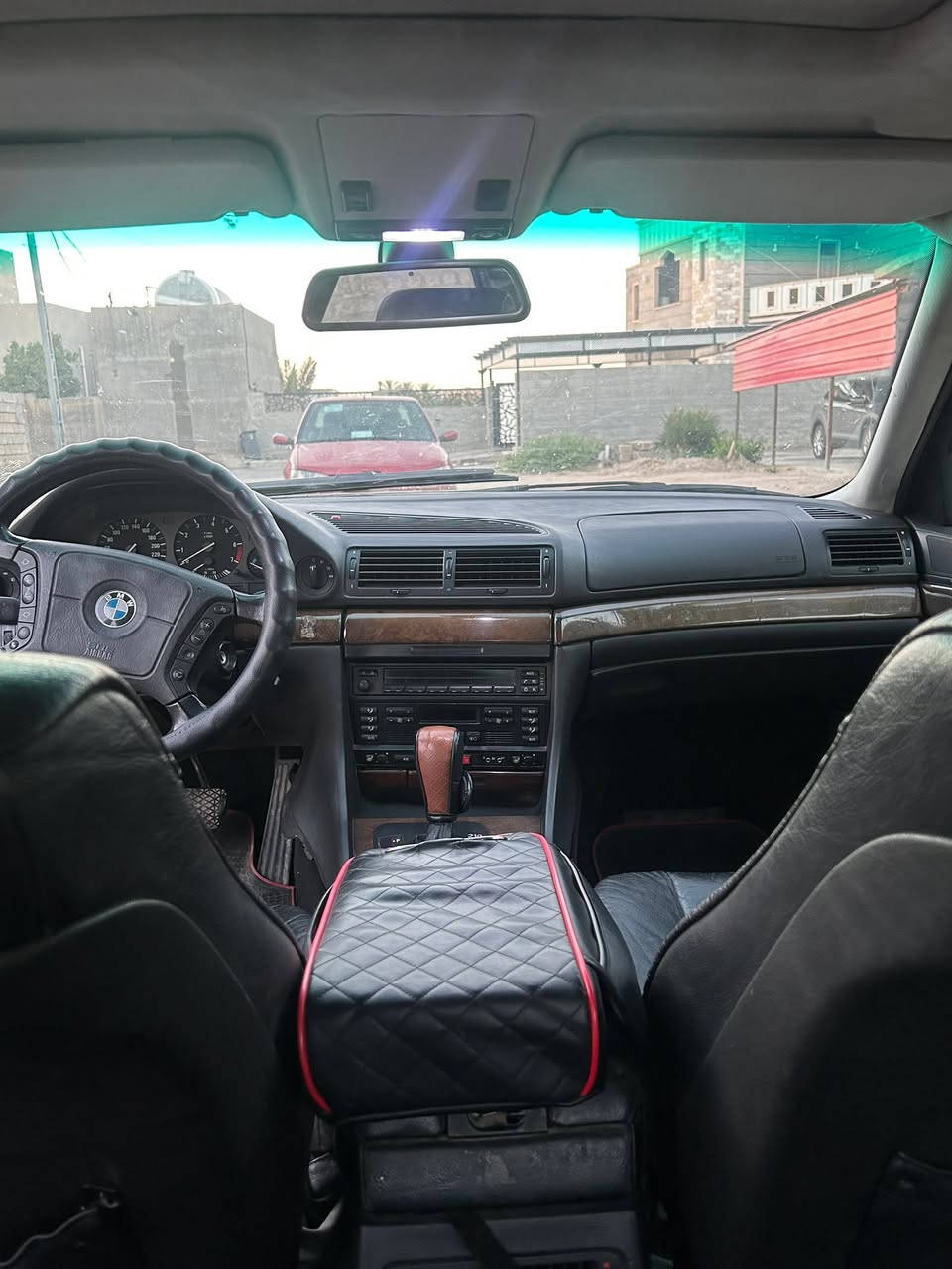 السلام عليكم للبيع BMW728موديل ١٩٩٧
محرك ٦ سلندر 
السياره مكفوله من الضربه والتعديل بس بيها مكانات جارده 
محرك وگير شرط 
حداديه وصدر جديده
السياره رقم كركوك مشروع وطني سنوية وهزة جديده
سعر السياره ٧٢ ورقة وبيها مجال قليل
مكان السياره صلاح الدين/ العلم

للاستفسار الاتصال ***********
