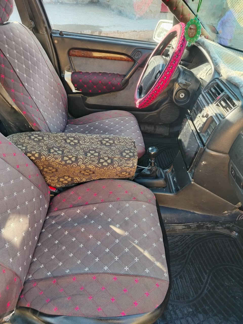 فكترا 18 
موديل 95
سنوية لل 30
محرك مجفت جديد
تخم تاير 
كهربائيات شغالة
دبلات صدر جديد 
تدفئة وتبريد
داخل وخارج نظيف 
محورة كابريتر ( يعني تخلص من سوالف الدوش )
رقم صاحب السيارة 
***********
***********
