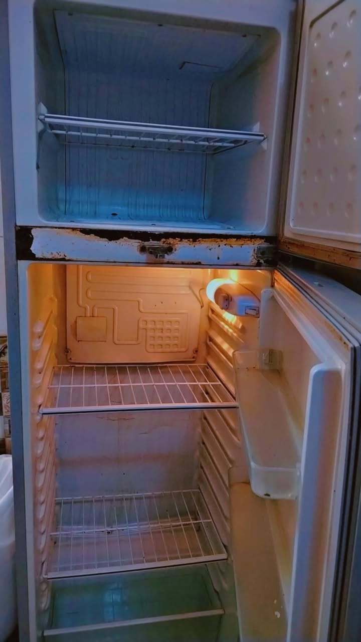 السلام عليكم ثلاجةة شغاله تبرد وتجمد. بس هذا الضررر الي بالصور كدامكم السعر 60 وبيها مجال


**إذا كنت صاحب هذا الإعلان وتريد حذفه لأي سبب، رجاءا أرسل رسالة إلى الدعم الفني**