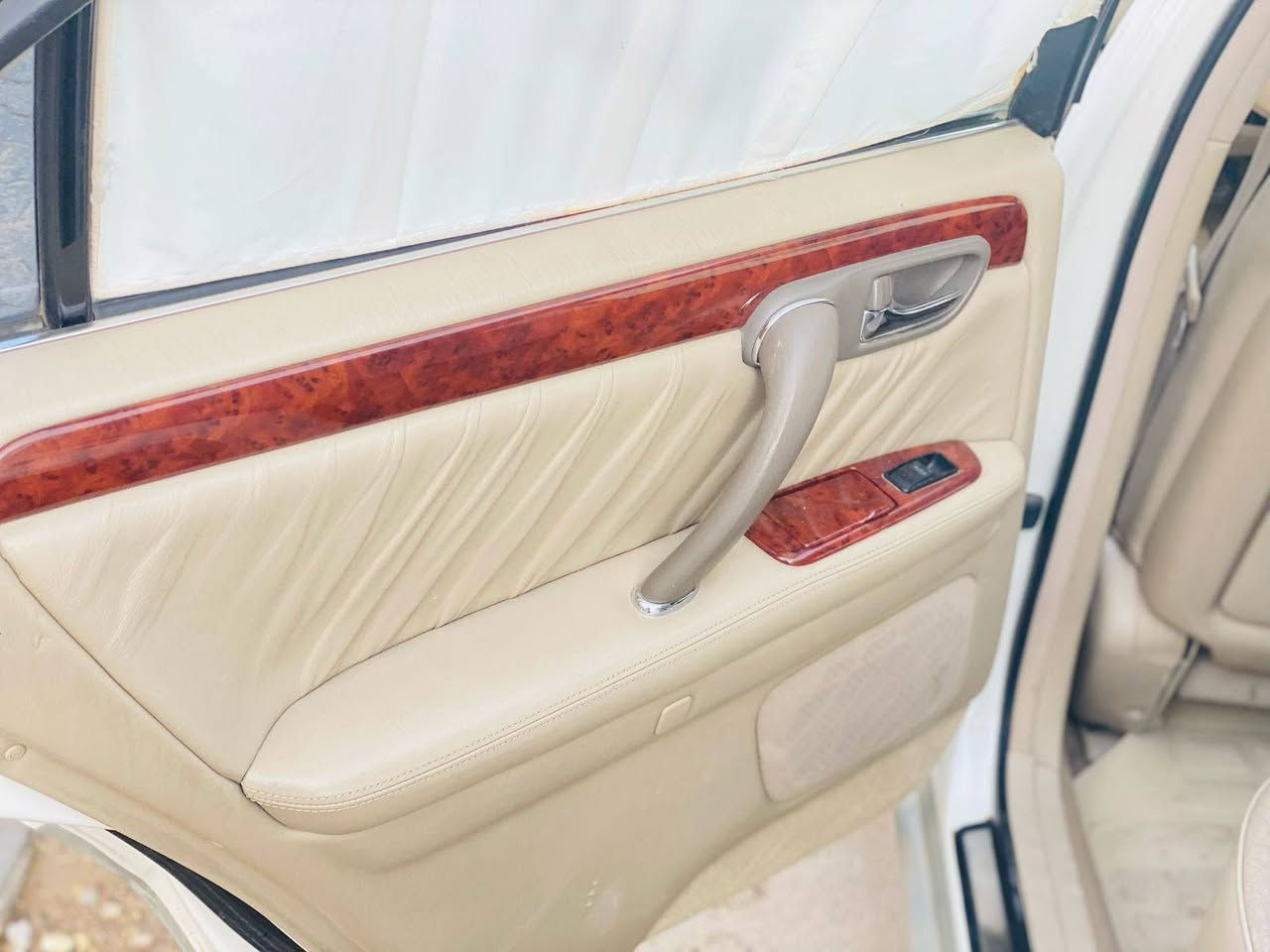 متاح ملكه فول ماعده الفتحه 4دكم رقم بصرع نكليزي ديفور الجبير رقم *********** 
سعر 160
