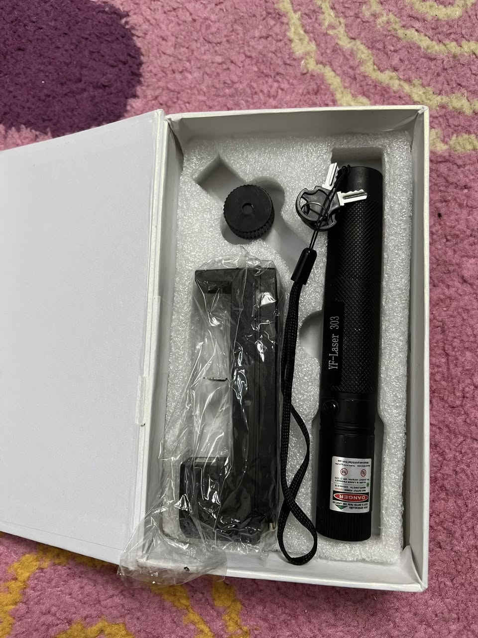 للبيع ليزر اصلي بوليسي مال شرطه
كامل غراضه سعر 10الف دينار 
شراي تعال خاص او خابر ***********☎️📞
