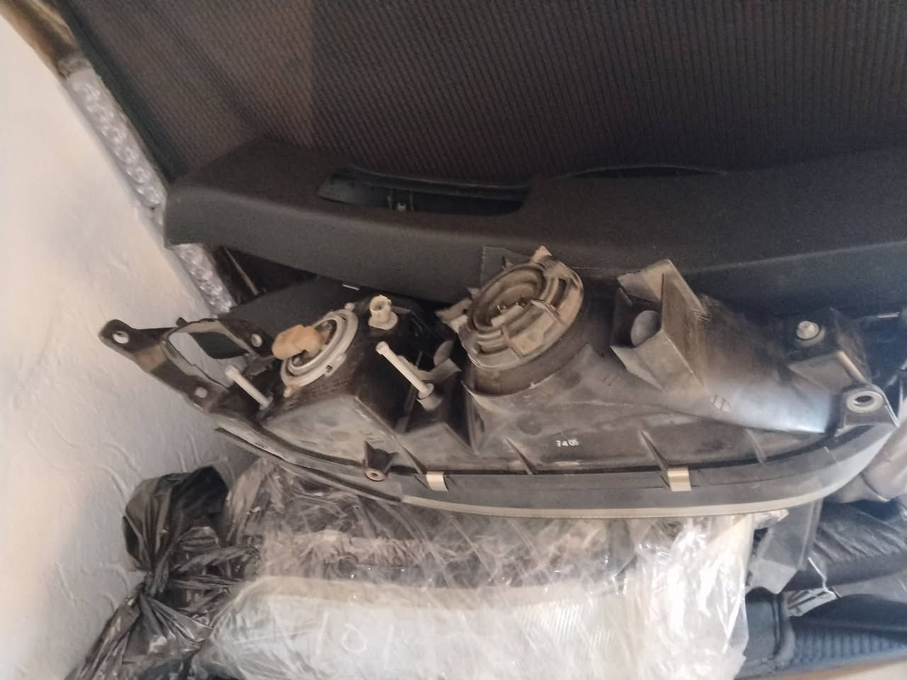 سلام عليكم لايتات مارك حاويه زيرو ب١٦٠لف العنوان نجف ***********
