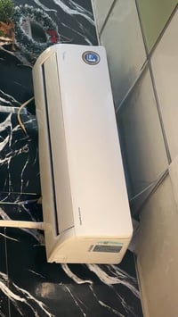 مستعمل شهرين فقط للبيع سبلت ميديا تدفئه تبريد   بغداد الحريه 078176443...