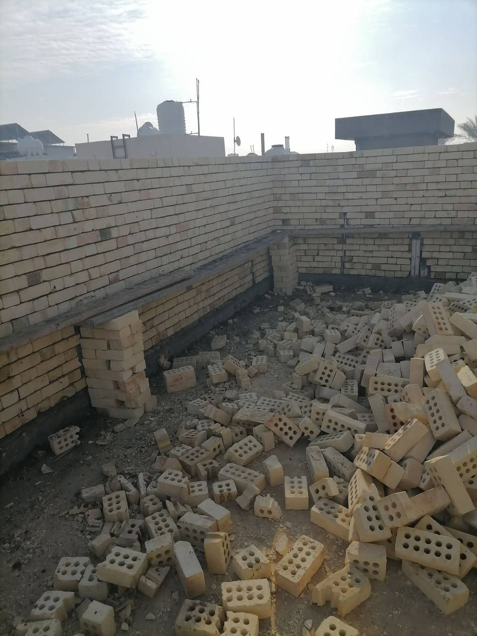 تم إكمال ستارة وبيتونه
لبيت في حي الغدير
شغل درجة اولى
لدينا كادر مختص لبخ كاشي كهربائي
ترميم بناء
كرسته وعمل
ابوحيدر
***********
