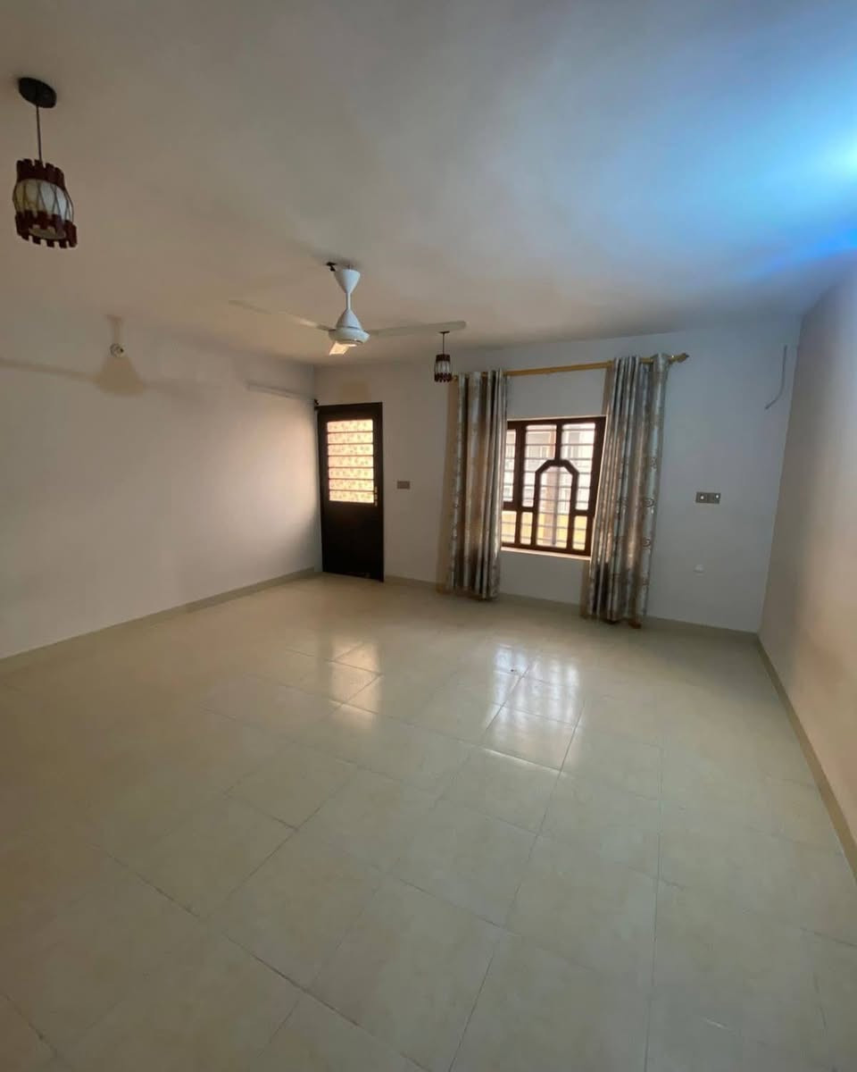 دار للبيع طابو صرف 
المساحة 250متر طابقين  بناء جديد كامل مواصفات 
الواجهة10×نزال 25
العنوان /حي عدن مقابيل جامع تحسين صوراني
السعر /310مليون وقابل للتفاوض 
للاستفسار اكثر 
***********
