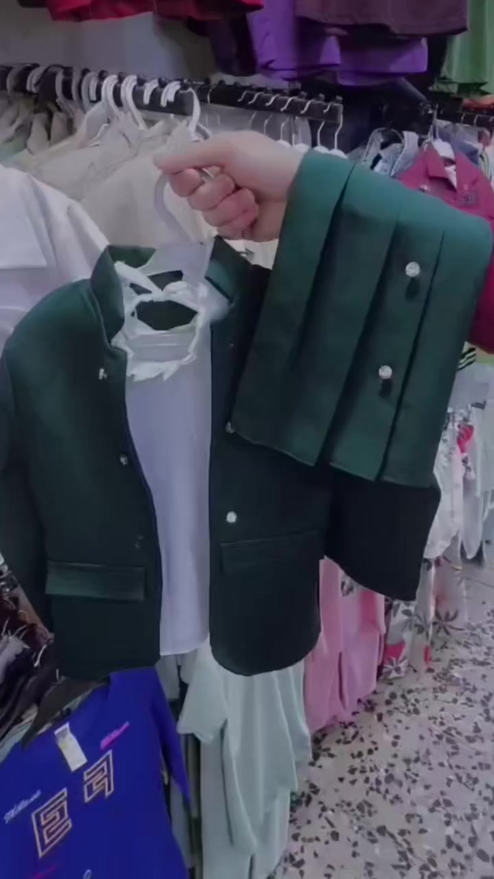 أللهم صل على محمد وأل محمد .

طقم بناتي 3 قطع متوفر ب موديلات مختلفة 🤩

وعدة الوان كما موظح ب الفيديو 🤍🩶🖤🤎❤️💚💜🩵

موديل تركي 100%🫡🫡🫡🫡

سعر فقط 7500 دينار 🥰🥰🥰🥰


**إذا كنت صاحب هذا الإعلان وتريد حذفه لأي سبب، رجاءا أرسل رسالة إلى الدعم الفني**