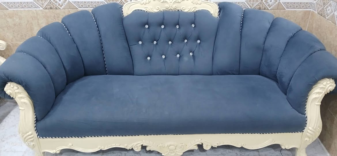 تخم قنفات ملكي نضيف عشر مقاعد السعر ٤٠٠ وبيه مجال لتواصل *********** واتس
