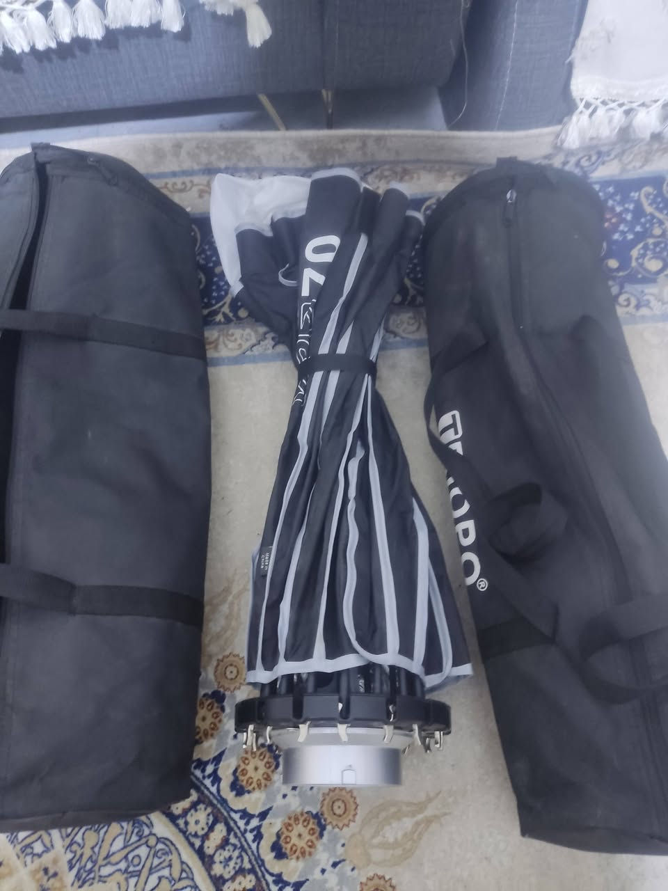 السلام عليكم تفاصيل كاملة اناره مستمرة للكامرة السوني + تفاصيل موضحة بالصور جدد فقط الاناره مستخدمة 1%
البيع شلعة وحده التواصل ع الواتساب غير متوفر ع الفيس 
***********
