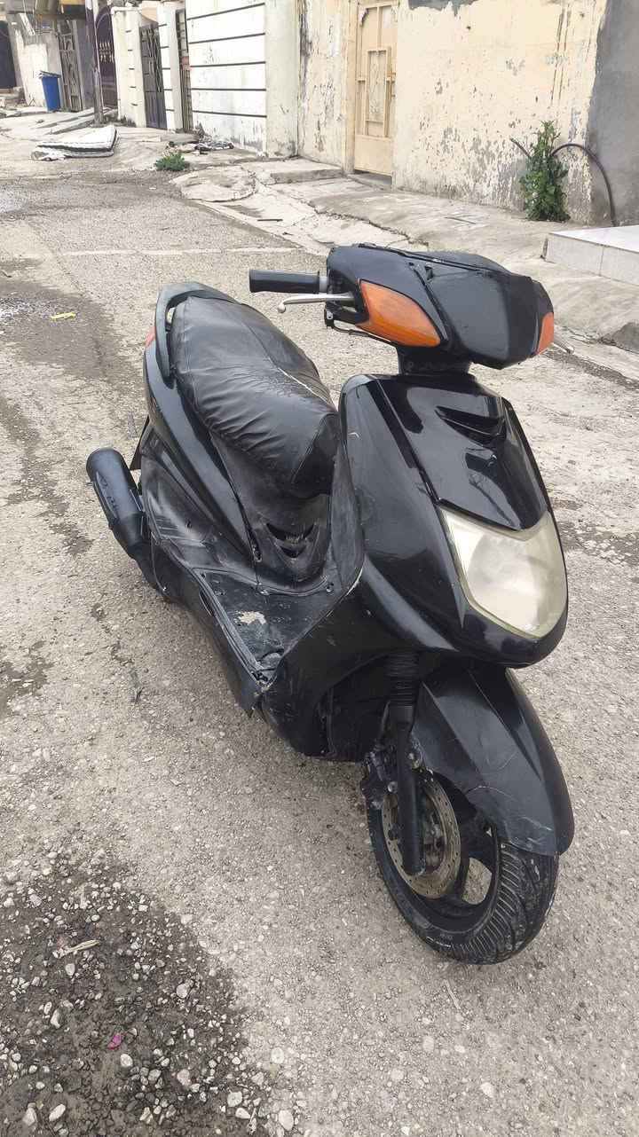 السلام عليكم 
دراجه كلشي شغال مكينه خير من الله صلنصه نقص بس كعكه ب500 دينار 
كهربائيات شغاله كلها كلوب امامي 4 الوان ابيض اصفر احمر ازرق
دبلات كله شغال مكان تحرير حسينيه 
رقم ***********
