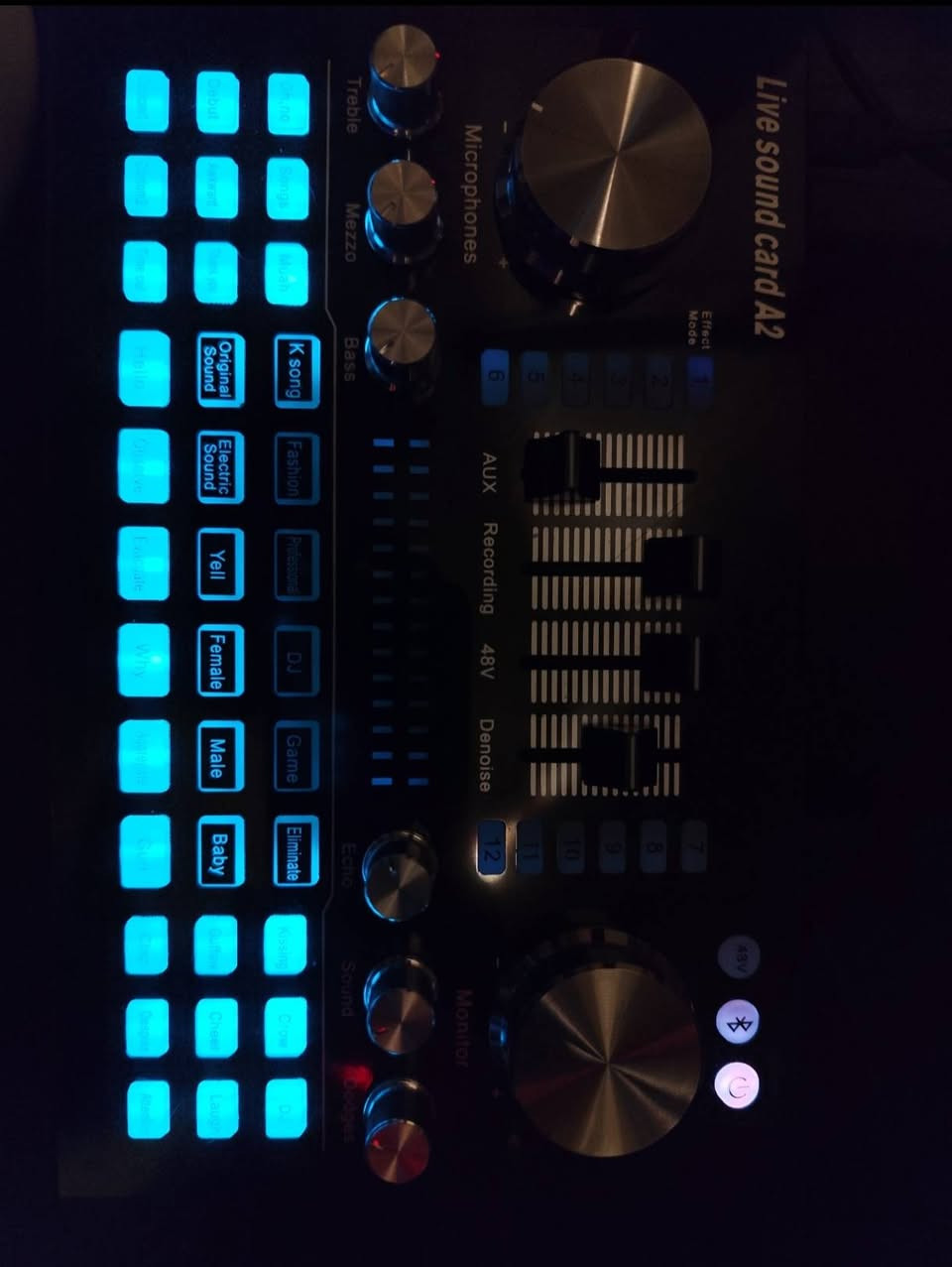 كأرت صوت A2 مفيد لاهل البثوث المباشرة 

والتسجيلات الصوتيه البسيطة 

ينربط بلوتوث مع الجوال والحاسوب

مع مايك كونديسر + ستاند للمايك متحرك . 

اكثر معلومات تكدر تشوف الفيديو 

https://www.youtube.com/watch?v=dhihZ1HaCsI&t=182s

مستعمل نظافة 99%

سعر 50 الف .  

يوجد توصيل داخل بغداد . 

***********
