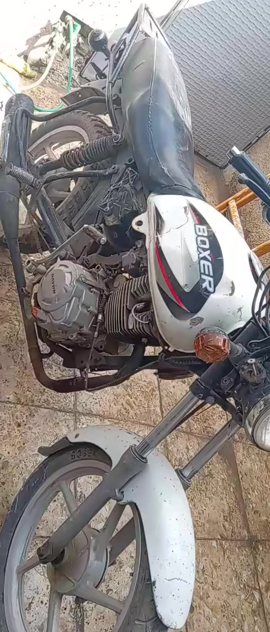 سلام عليكم دراجة بوكسر للبيع مديل 2020 محرك مال دايوان شغالة سعر 350 وبيهة مجال ***********
