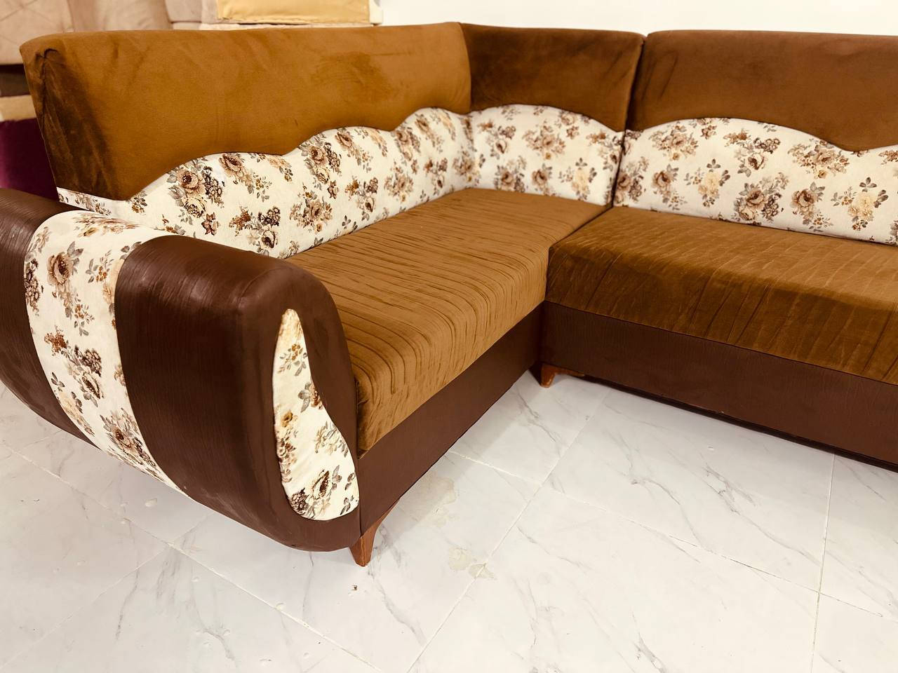 قنفه مستعمل 10 نفرات بس امغلف الگاعيه 
السعر: 150 الف قفل 
الخشب ولاسفنج كلش زين درجه اوله
عنوان اربيل مامزاوه
يوجد عندنه توصيل في اربيل و موصل فقط
للتواصل ***********/***********
الرقمين عليهم واتساب
