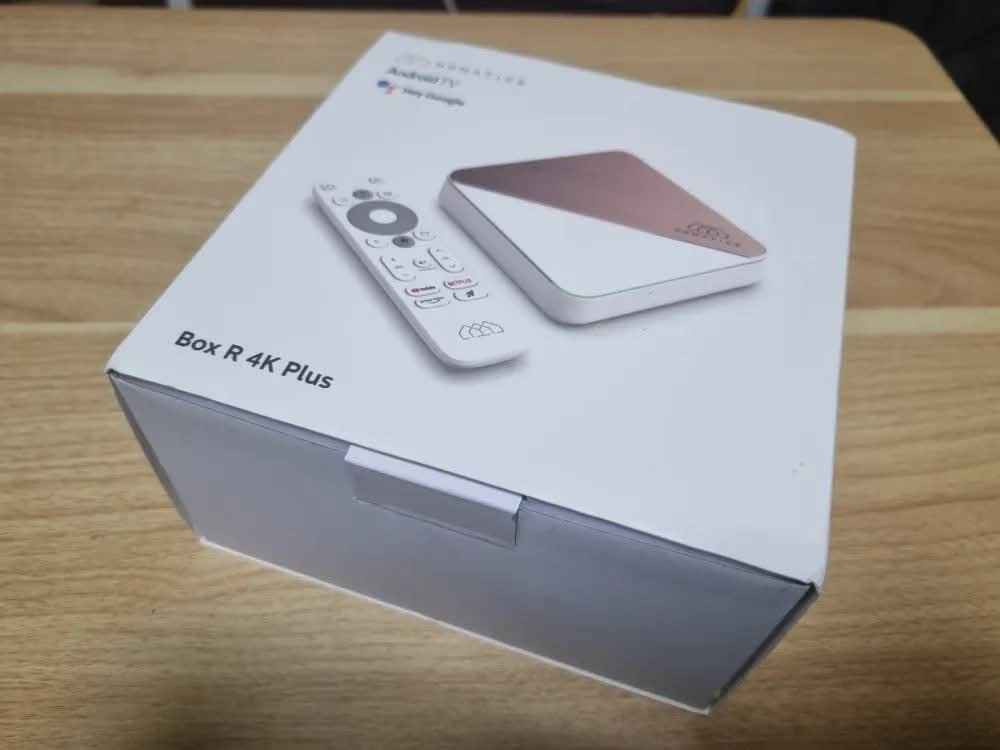 يأتي الجهاز بنظام التشغيل Android TV 14 مع شهادات رسمية من 4 Netflix و @.Google
.
يتميز بمعالج رباعي النواة Amlogic S905X4 وذاكرة وصول عشوائي (RAM) بسعة 4 جيجابايت .

يدعم تقنيات الصوت والصورة المتقدمة Dolby و Dolby Vision مثل .Atmos

يحتوي على مساحة تخزين داخلية تبلغ 32 جيجابايت .

تشمل خيارات الاتصال شبكة LAN بسرعة 1000 ميجابت في الثانية و 6 Wi-Fi و Bluetooth 5.0
جهاز سريع جدا عملاق للستفسار
رقم *********** بغداد, العراق
