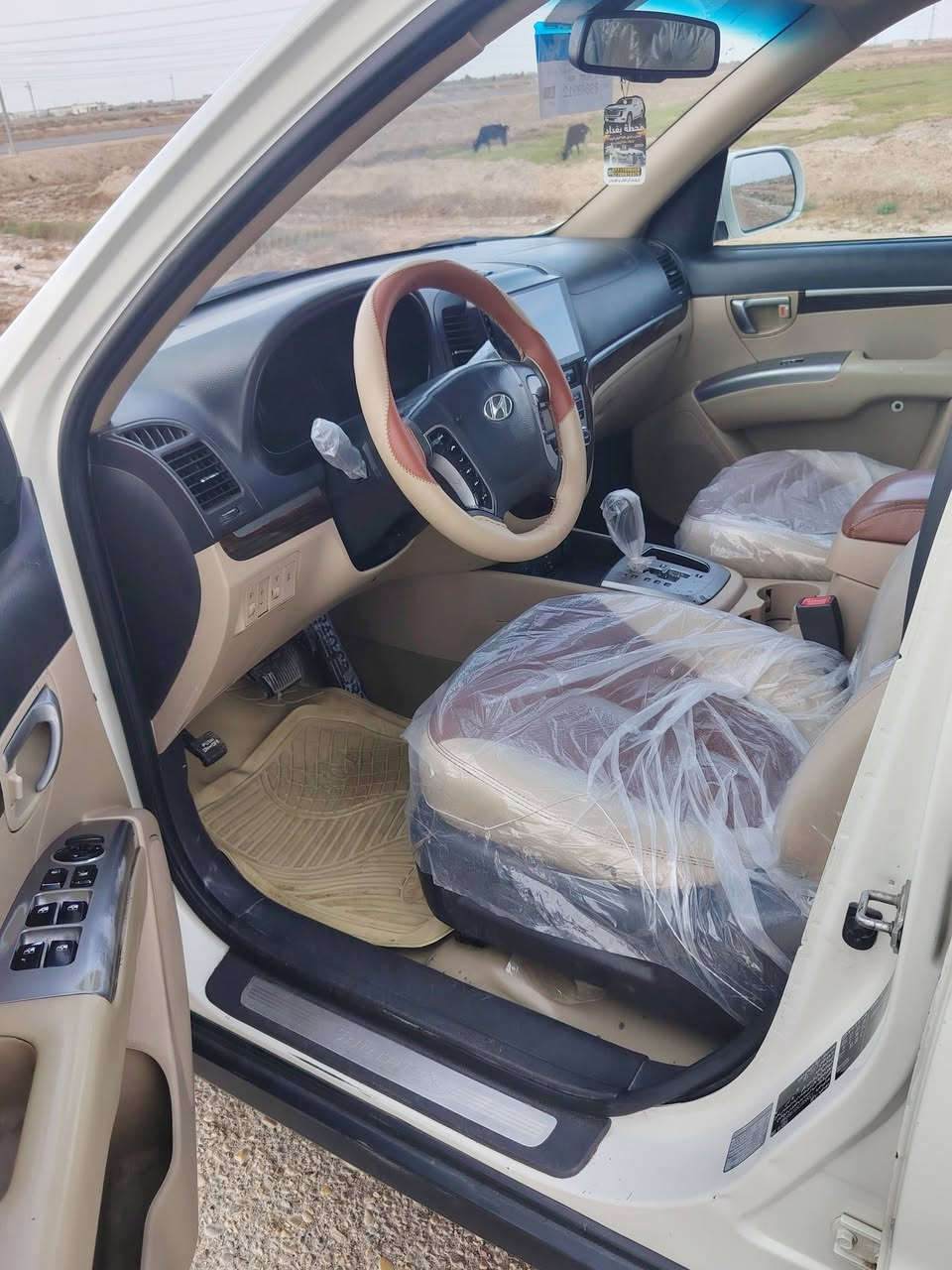 سلام عليكم لبيع سنتافيه موديل 2012وارد خليجي مكينه ٦سلندر ٧راكب فول مواصفات فتحه سقف بصمه فول لخير السياره جديده وكفاله بيه فقط هلال الجاملق الخلفي بيه صبغ والباقي كفاله ماشيه190 حقيقي رقم بغداد إنكليزي مكان السياره ميسان السعر  140ورقه والشراي يتصل
***********/***********
