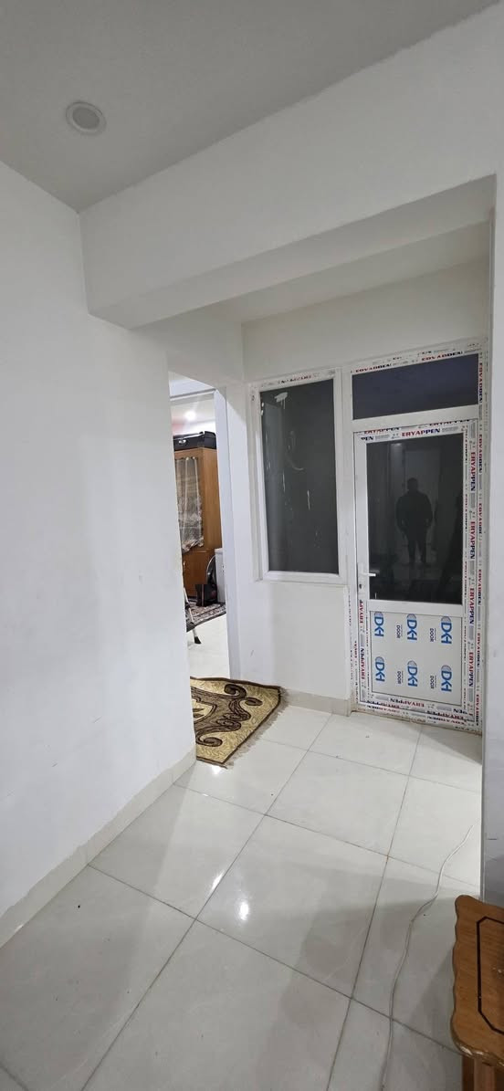 دار للبيع العنوان خانقين مجمع راسان 
المساحة ١٥٠م استقبال وصالة ومطبخ 
وغرفتين نوم وصحيات مخزن طابق 
الثاني مبلغ الكلي ٥٥٠ ورقه واصل ٣٣٠ 
باقي اقساط ماعدا الإستفادة للاستفسار 
مراجعة مكتب رابەر شارع المزرعة قرب 
جامع هداية ***********
