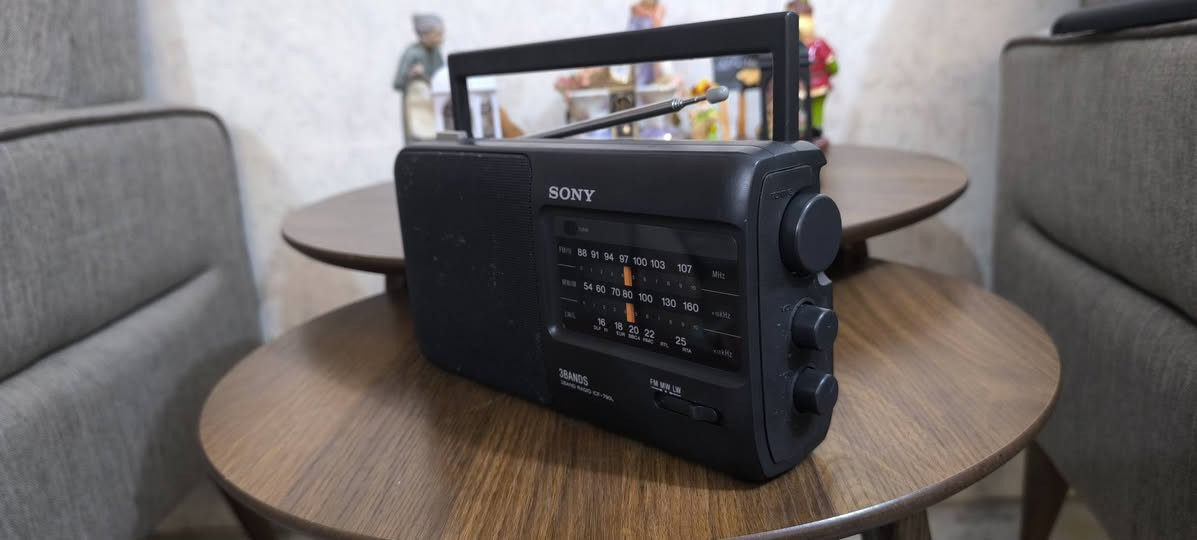 السلام عليكم
جهاز راديو 
ماركه SONY
ثلاث موجات FM.MW.LW
شغال سحب جيد 
كهرباء و بطاريات 
4 باتري قلم 
السعر 30
التوصيل 5 بغداد 6 باقي المحافظات


**إذا كنت صاحب هذا الإعلان وتريد حذفه لأي سبب، رجاءا أرسل رسالة إلى الدعم الفني**