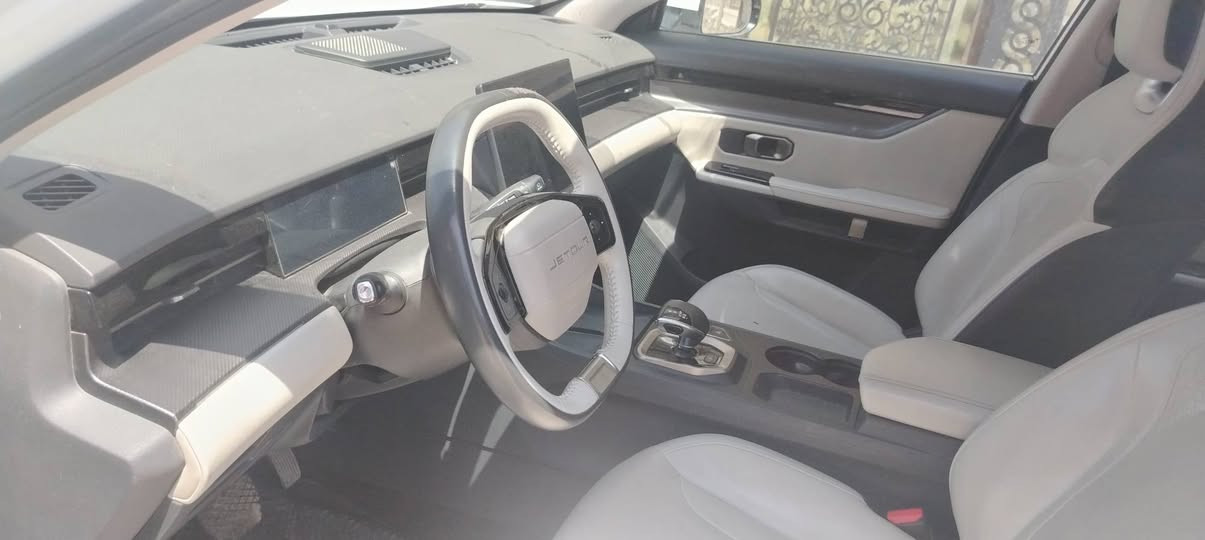 جيتور دايشنك لكجري موديل ٢٤ ماشيه ٥٨ الف بيها حالوب بسيط وشويه بارد اموضح باالصور سعرها ٢٢٥٠٠ للاستفسار ***********
