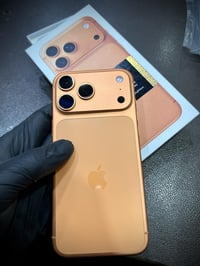 ايفون 17pro max ذاكره : 256G  بطارية : 100%  عدد الشحنات : 51 شحنه  كا...