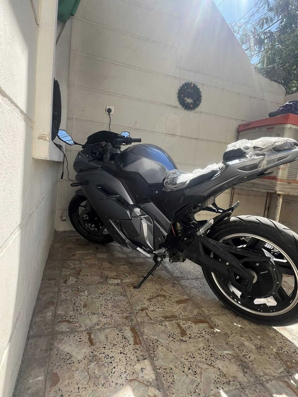 بطح شحن
تفاصيل
وصل شراء باقيله شهرين تقريباً من شركه 
دبل سويج دبل بصمه تشغيل عن بعد وتقفل تايرات من تقفلها 
يعني امأن
٦ بطاريات
ملاحظات عل دراجه
الاشاره اليمين الاماميه مكسوره والخلفيه يسار هم
شراي عجبتك تواصل وياي وميكون خاطر الى طيب 
رقمي عل واتساب ***********
مكاني بغداد عطيفيه
