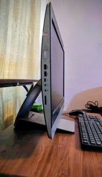 HP الكل في واحد • شاشة ٣٢ بوصة • كور i5 جيل ٦