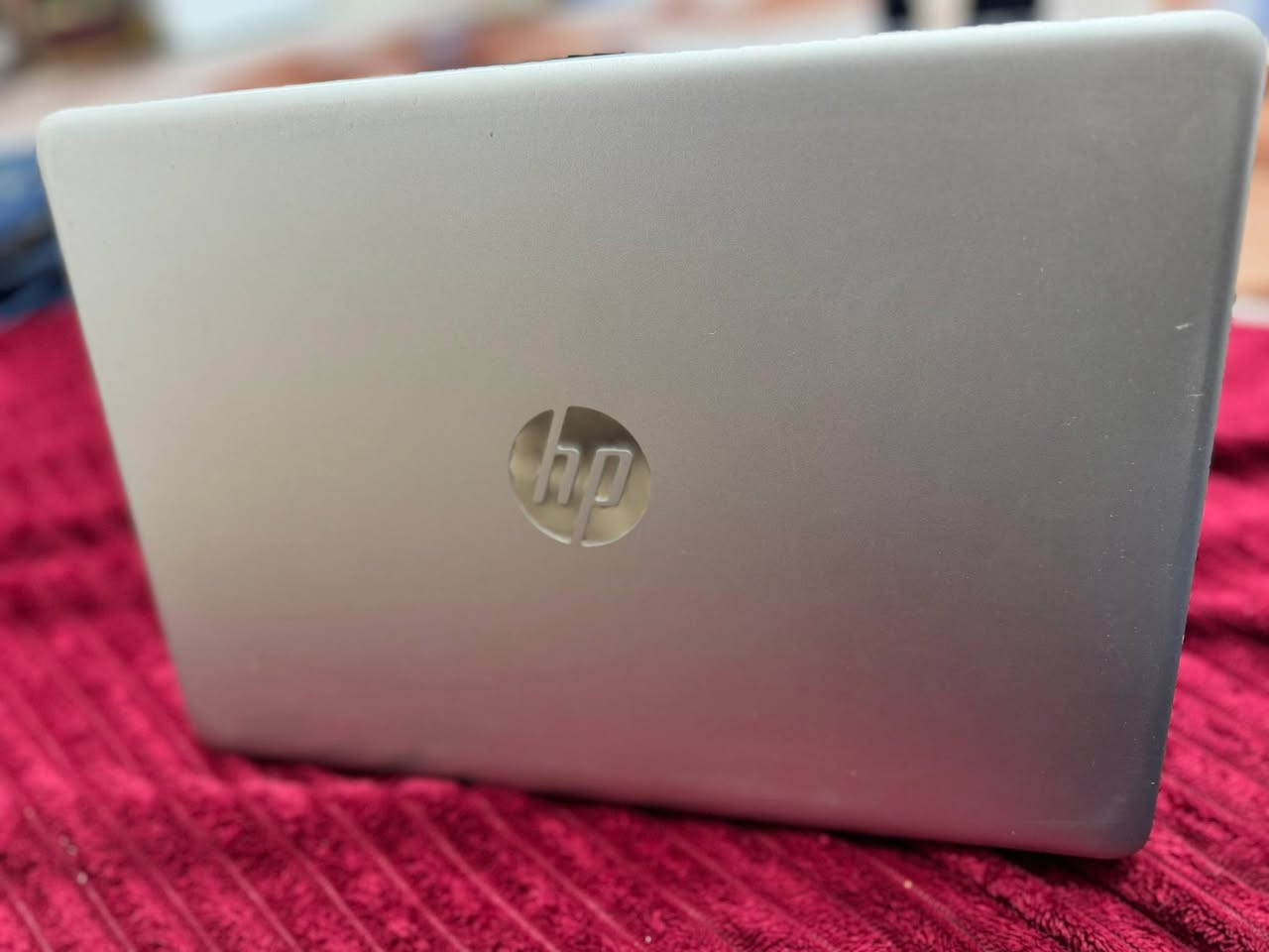لابتوب HP 14-dk1xxx 

المعالج: AMD Ryzen 3 3250U بسرعة 2.60GHz
كارت شاشة: Radeon Graphics مدمج
الرام: 4GB
الخزن: SSD 1TB 🔥 (مساحة وسرعة ممتازة)
النظام: Windows 11 Home 64bit
الشاشة: 14 إنچ
الشاحنة الاصلية 
السعر 225 الف 
الجهاز نظيف جداً وشغال تمام 
المكان نجف قرية الغدير الثانية


**إذا كنت صاحب هذا الإعلان وتريد حذفه لأي سبب، رجاءا أرسل رسالة إلى الدعم الفني**