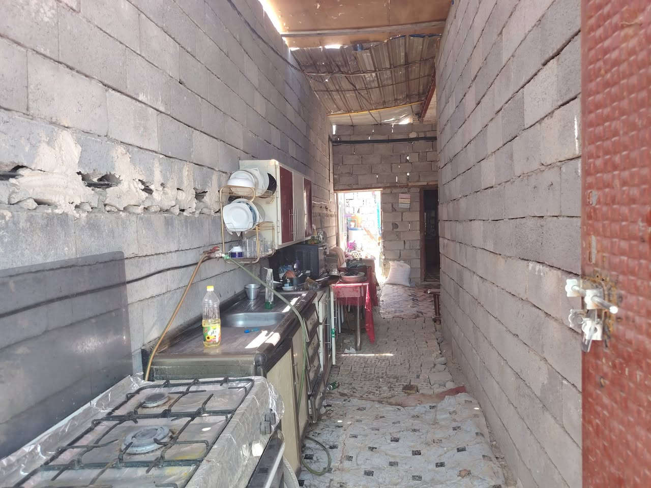 يالله سلام عليكم هيكل للبيع بغداد المدائن قرب تقاطع حساني بستان الكراغول مساحه ١٠٠ متر خدمات كامله تبليط كهرباء ماء انترنيت ضوئي سحب قريب على السوك والمدارس والإمام سلمان المحمدي ع بسعر ٣٠ وبي مجال زراعي على ٢٥ للاستفسار الاتصال على الارقام *********** أو *********** وات ساب

