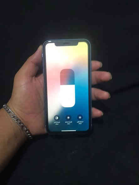 السلام عليكم 
ايفوان اكس ار الذاكره ٦٤ 
البطاريه :٧٧
الفيس ايدي شغال 
الجهاز تاخذه تفحصه حاسبه ما مفتوح لوك بعده
بس الضهر مفطور موضح بل منشور 
السعر :٢٠٠ او بيه مجال 
***********
