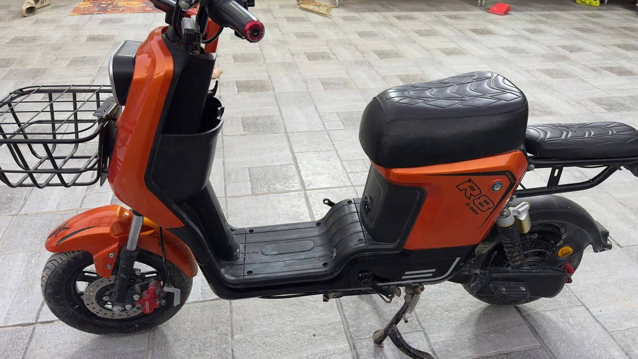 دراجه شحن  R8 كلشي مابيه شغاله شرط لفحص للبيع 350 وبيها مجال ***********
