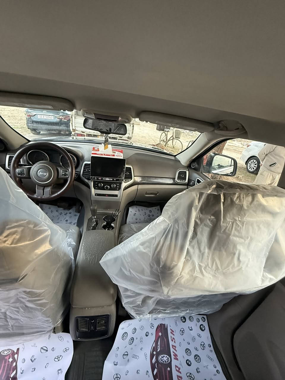 السلام عليكم جيب ٢٠١١ السياره جاهزه واحلى من الصور تخم تايرات جديد والصدر جديد صور الحادث موجود مراوس


**إذا كنت صاحب هذا الإعلان وتريد حذفه لأي سبب، رجاءا أرسل رسالة إلى الدعم الفني**