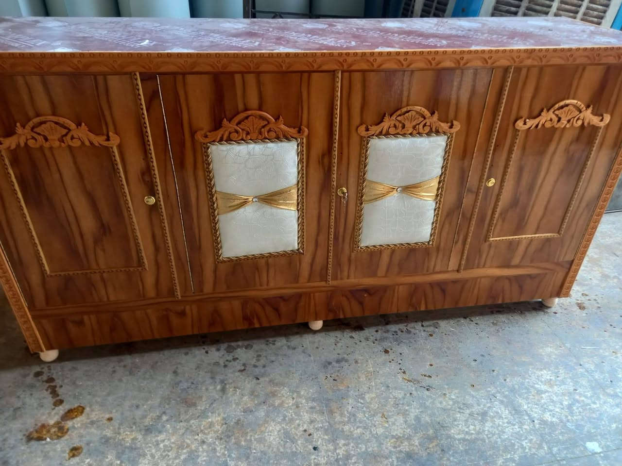 سلام عليكم معرض محمد طيب يرحب بكم 
يوجد مناميات من المتر الي 3امتار ونص الرتفاع الي اتريدو موجود.. العنوان باب جديد قرب نادي الفتوة 
التواصل ***********
