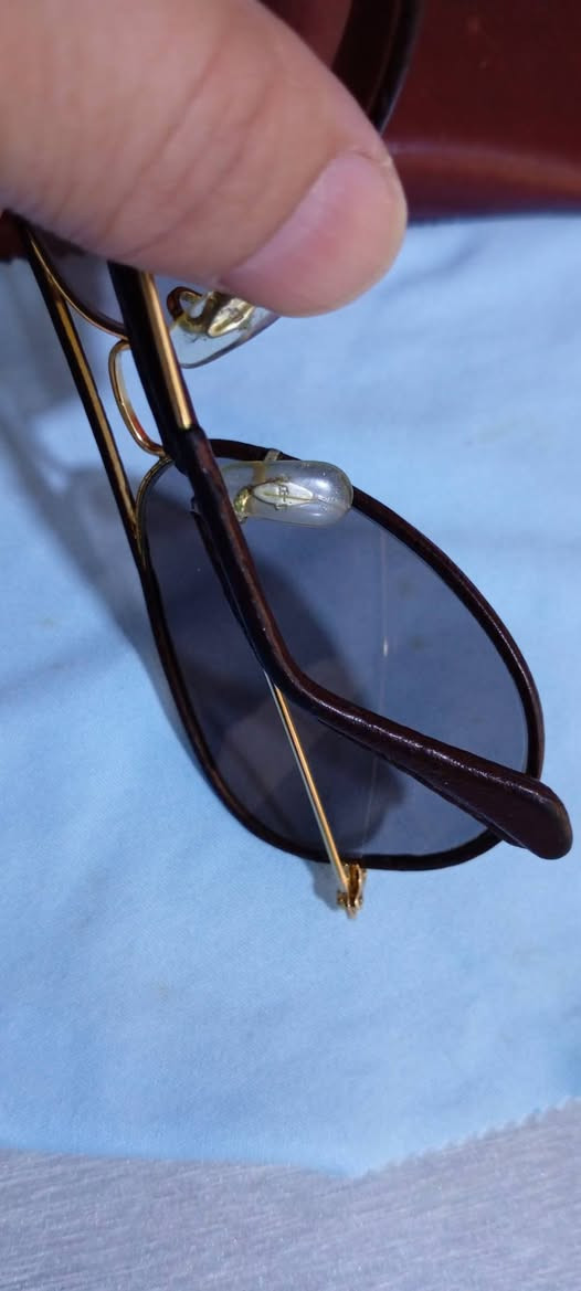 نادره جدا
راي بان امريكي اصلي بوش اند لامب

نظارة نهارية وليلية

ايطار مطلية بالذهب، تجليد ليزري

عدسات سميك جدا
فلتر: uv400 لحماية العين من أشعة فوق البنفسجية

عدسات فوتو؛  يتغير اللون تحت أشعة الشمس

نضيفه جدا جدا ، 

قياس 58

انتاج قديم متوقف التصنيع

للإستفسار واتس اب: ***********
