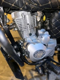 دراجة نارية موديل جديد، حالة ممتازة، تمت صيانة المحرك بشكل دوري، ومزود...