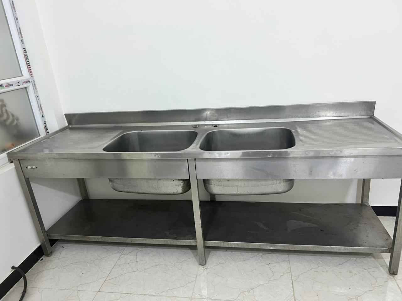 سنك للبيع 200 الف 
رفوف المنيوم للبيع 150 الف
مكاني البصرة القبلة 
للاتصال *********** البصرة, العراق
