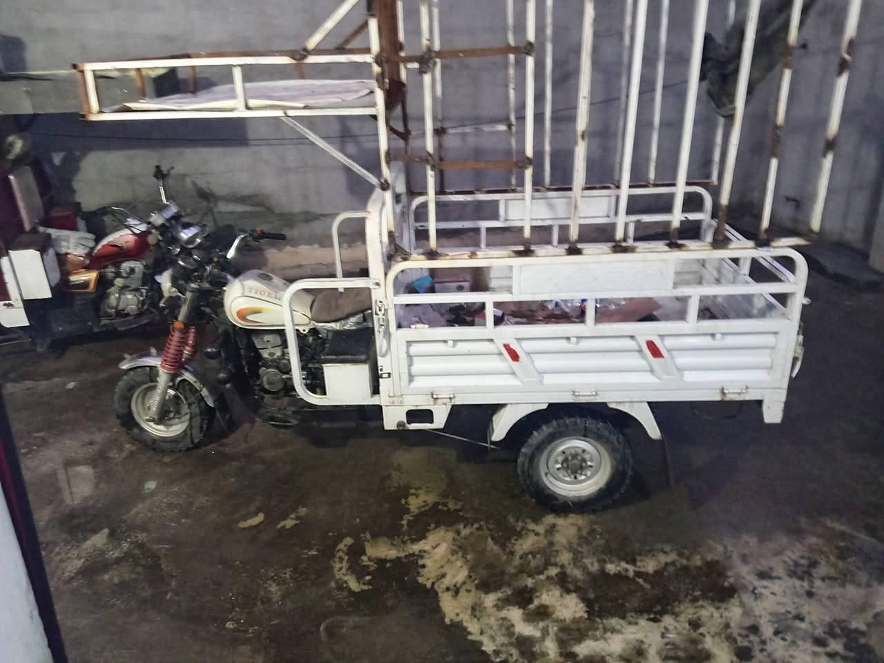 للبيع ستوت موديل 2022 مكان الموصل  حي القاهرة 
السعر مليون وربع 
توصل عل الرقم ***********
