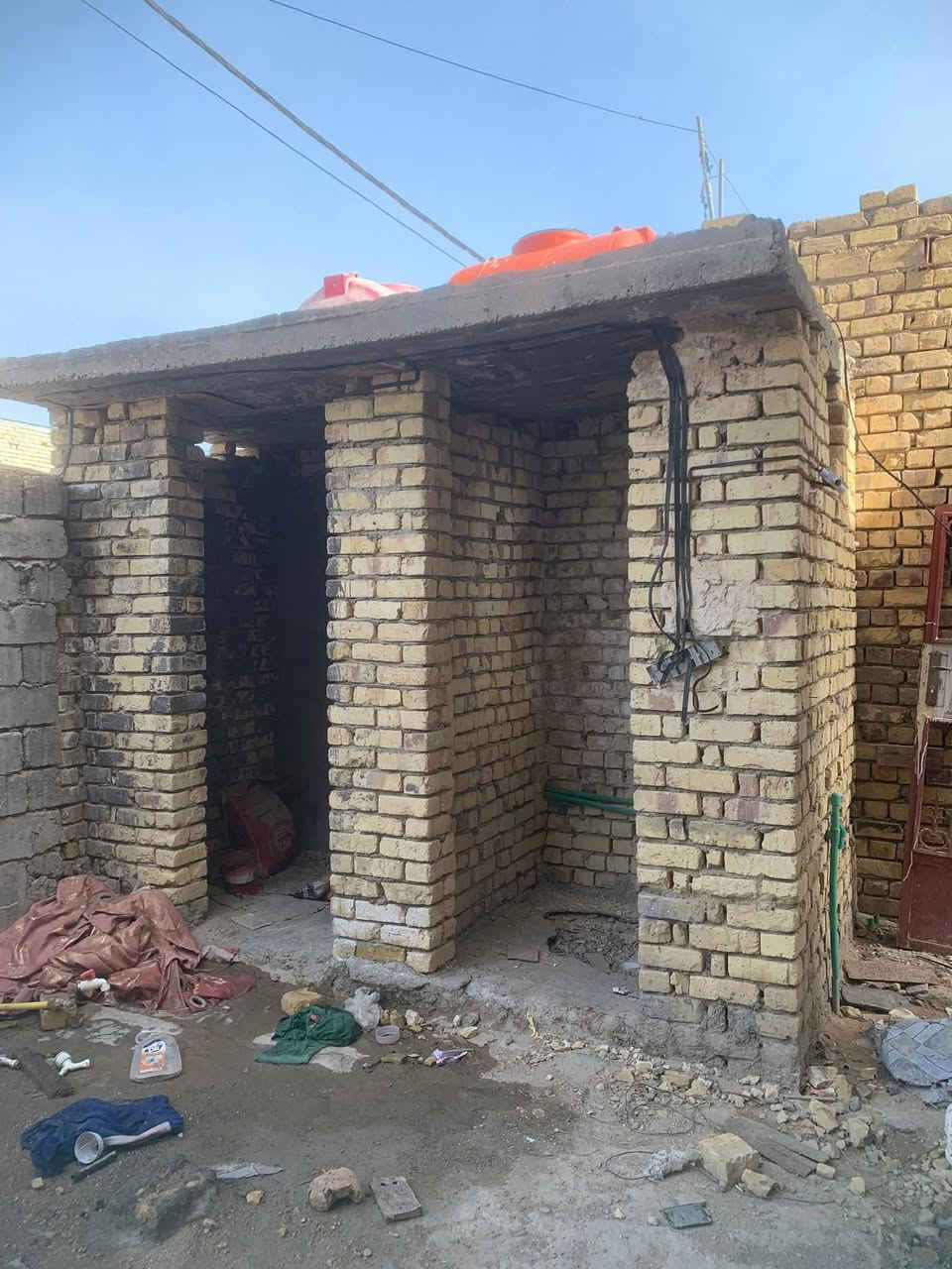 بـــيــع مــســتــعــجــل و الـسـعـر مـنـاسـب جداً ✅ 

⚠️ بـيـت طــابـو زراعــي سـنـد 25
⚠️ الـمـسـاحـة 200
⚠️ الـمـكـان الـحـمـزه الـغـربـي / حــي عــدنـان / الـطـابـو الـزراعـي / عـرض الـشـارع 8 مـتـر 
⚠️ الـواجـة  10
⚠️ الـنـزال 20

⚠️ الـبـيـت مـتـكـون مـن :-
 ❗️ إسـتـقـبـال  6 ❎ 4
 ❗️ غـرفـتـيـن   5 ❎ 4
 ❗️  مـطـبــخ    5 ❎ 4
 ❗️ مـنـور دايــر  الـبـيـت حـرف L
 ❗️صـحـيـات خـارجـيـة

 ⚠️ بـنــاء جـديـد طـابــوگ 
 ⚠️ صــب كـونـكـريـت
 ⚠️ إسـتـارة الـسـطـح دايـر الـبـيـت طـول 180 
 ⚠️ درج  دايــر
 ⚠️ الـسـطـح مـزفـت و كـامـل 
 ⚠️ كـهـربـاء مـأسـسـه و كـامـلـه
 ⚠️ الـبـيـت عـايـز شـغـلات قـلـيـله

⚠️ الـسـعـر مـنـاســب و راقـــي جــداً جــداً 🔥🔥

⚠️ للإسـتـفـسـار مـراسـلة الـصـفـحـة او الإتـصـال عـلـى الـرقـم أو عـلـى الـواتس آب  
 077‪22280776


**إذا كنت صاحب هذا الإعلان وتريد حذفه لأي سبب، رجاءا أرسل رسالة إلى الدعم الفني**