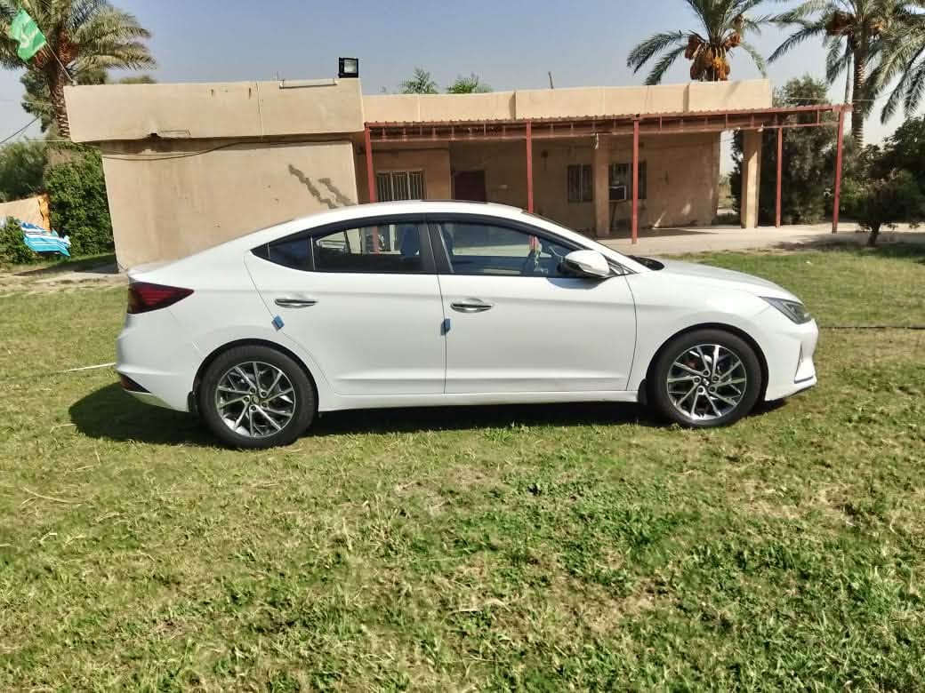 النترا خليجي موديل 2019  فول مواصفات مكفوله عدا الدوسه اليمنه بيها صبغ كير مكينه وصدر جديد دوشمه ارضيه وكشن تخم تاير لايت زنون ثلجي ماشيه 130 الف  رقم بغداد ب اسمي تحويل مباشر مكاني بغداد المحموديه  رايدها ب 155 وبيها مجال ***********
