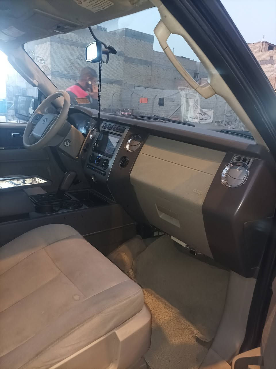 السلام عليكم . فورد اكسبدشن موديل 2011 سليمانيه محرك 5400 بيها منضومة غاز بيها صبغ بنيد فقط اثر جراد ومعروفه مواصفاتها السعر 110 لأن عندي ضرف .. *********** الي يحب يتصل
