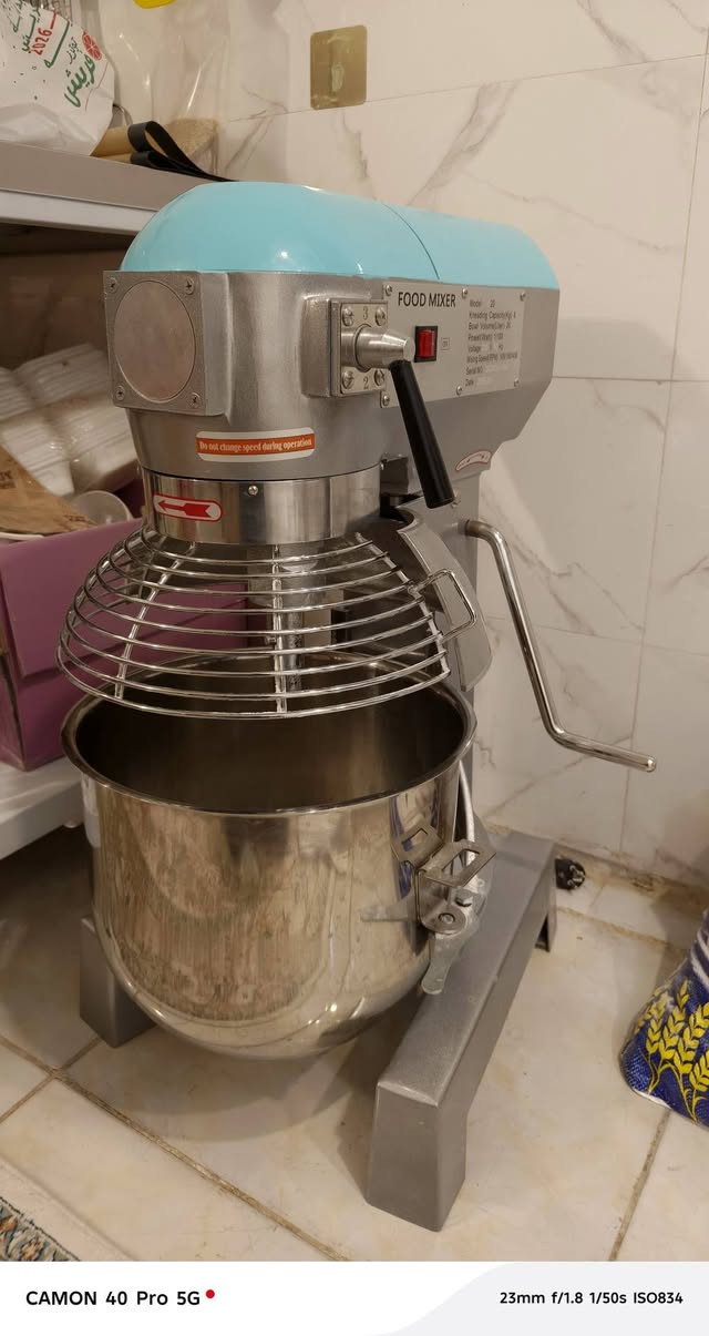 سلام عليكم
عجانة 20 لتر جديدة استخدام قليل جدا اقل شهر 
وفرن هوائي للمعجنات للبيع 
مكانهن النجف 
للاستفسار ‏‪***********‬‏
