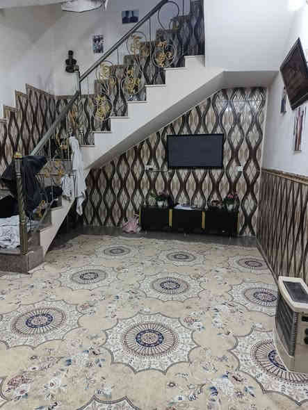 دار سكن للبيع حي الصديق على شارع المطار طابقنين المساحه 150 متر  اربع غرف نوم مع استقبل سبعه ونص متر مع مطبخ مع حمامين دراجه اولى كامل مكمل مع حد يقتين داخليه وخارجيه كلهن مزروعات نخل وحمضيات وثيل الخارجيه مسيجه بس ار سي الاستفسار اكثر على صاحب الدار *********** يوجد وتساب 
‏‪***********‬‏ يوجد وتساب
