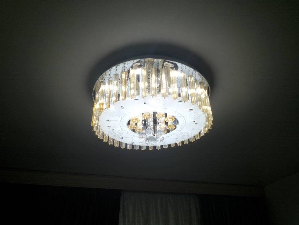 السلام عليكم 
ثريات للبيع أمهات الرام والريمونت ثنينهن ب 150 / للإتصال ***********
