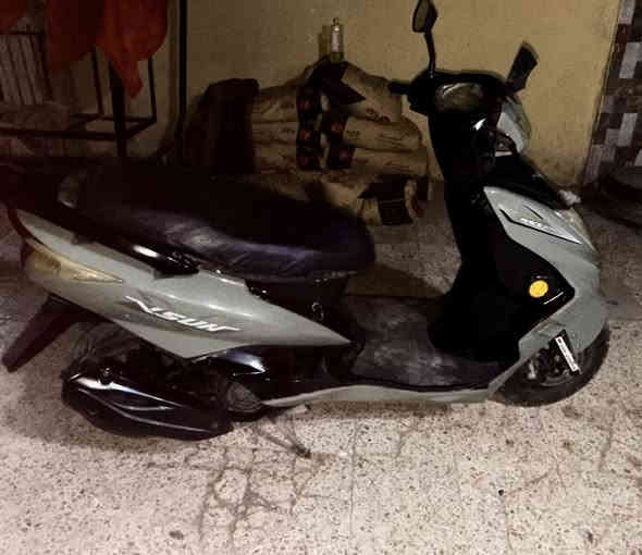 سكنز صيني للبيع 
محرك مفتوح ولفات فقط
كلشي شغال 
السعر ٢٥٠ الف
***********
