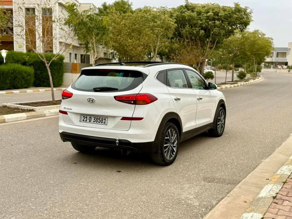 توسان خليجي موديل 2019
فول موصفات 
بصمه بانوراما 
كشن جلد + كهرباء 
تبريد قطعتين 
شحن لاسلكي 
كامرا + حساس امامي حساس  خلفي 
بعد بي اهواي موصفات 
ماشي 120 الف 
كير محرك بشرط 
تخم تاير صدر كله جديد 
سيارا  بدون صبغ بي بارد موجود السونار ويا المنشور 
سعر 175 بي مجال 
مكاني اربيل

***********
