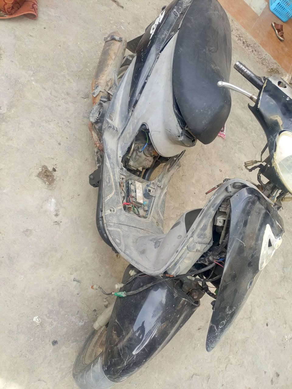 سلام عليكم ماكس منغولي للبيع على هاي الحالة شغالة محرك كفرات ابلادي سعر 400 بيه مجال حق الجية المكان الهارثة كرمة علي رقم ***********
